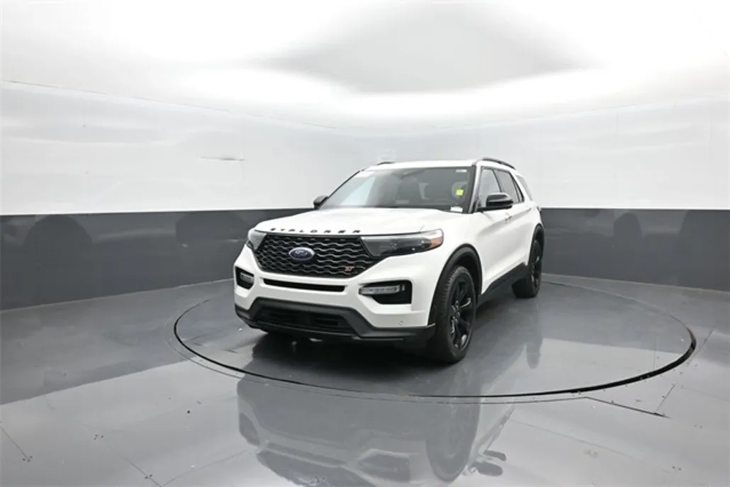 2022 Ford Explorer ST photo 1