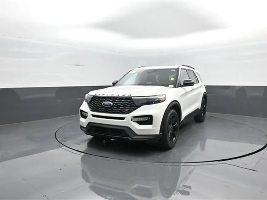 2022 Ford Explorer ST photo 1