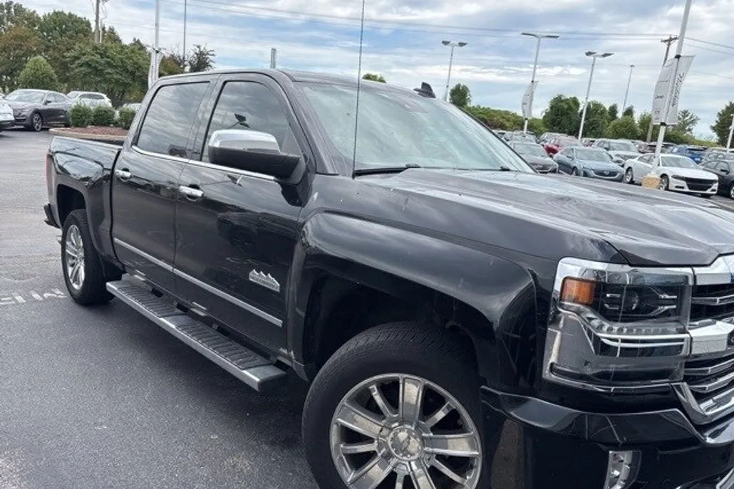 2017 Chevrolet Silverado 1500 High Country photo 1