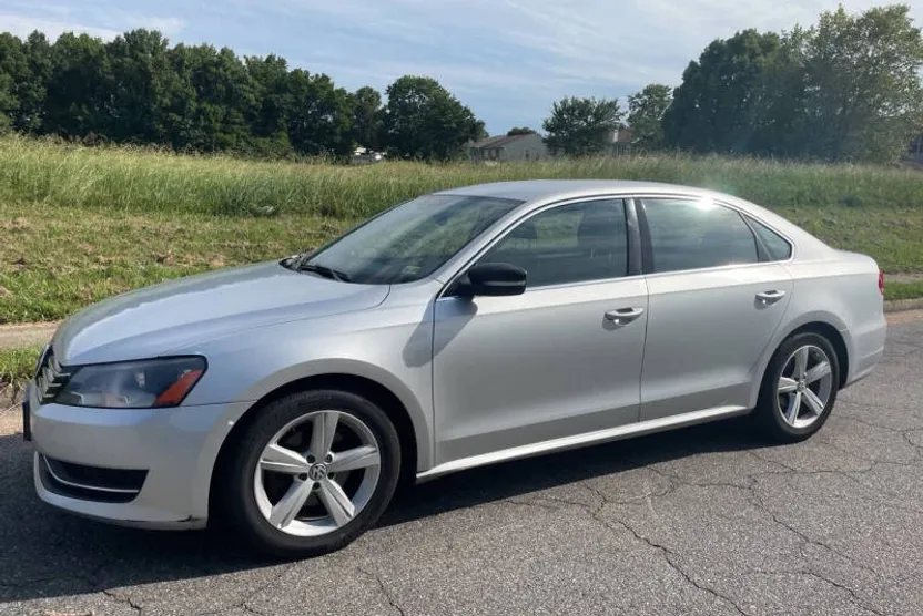 2013 Volkswagen Passat Comfortline photo 1
