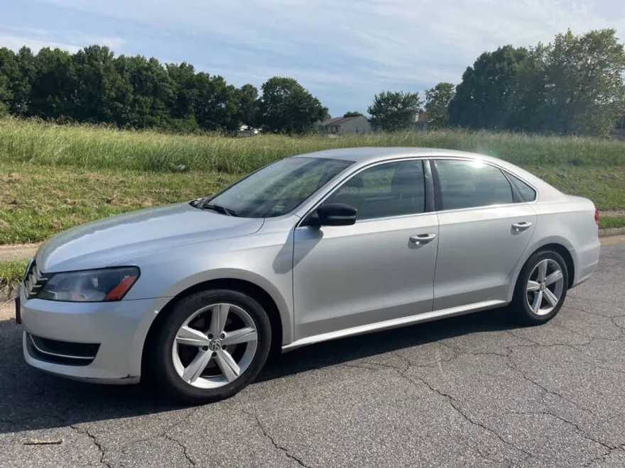 2013 Volkswagen Passat Comfortline photo 1