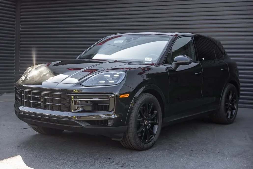 2025 Porsche Cayenne photo 1