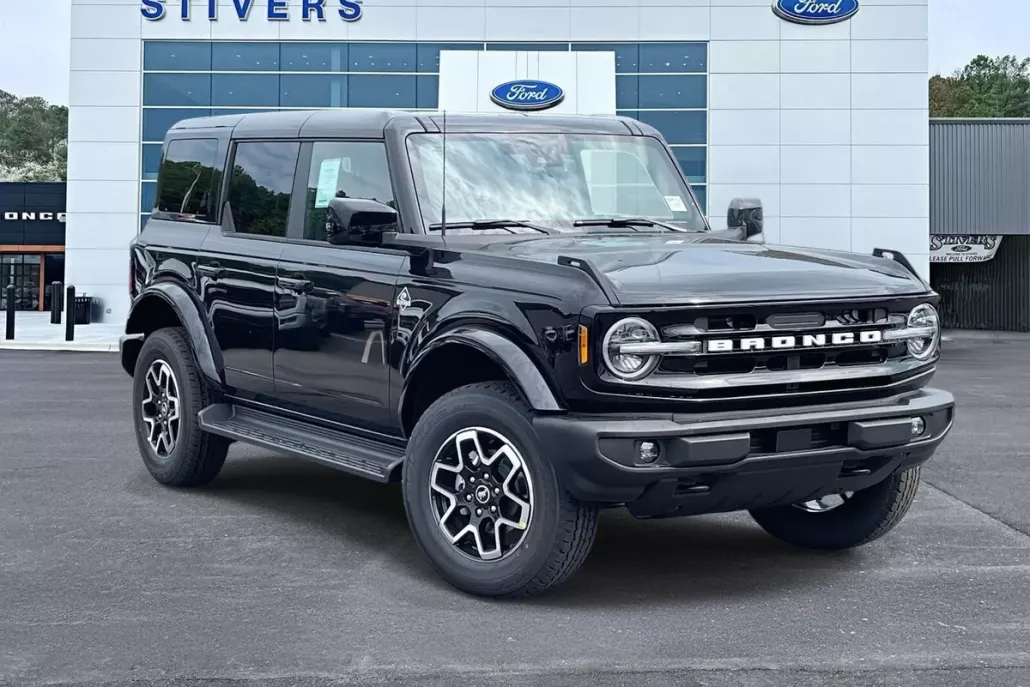 2025 Ford Bronco Outer Banks photo 1