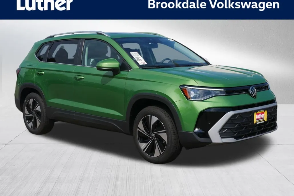 2025 Volkswagen Taos SE photo 1