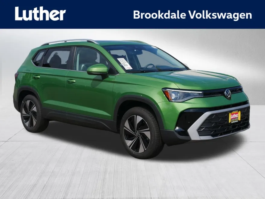 2025 Volkswagen Taos SE photo 1