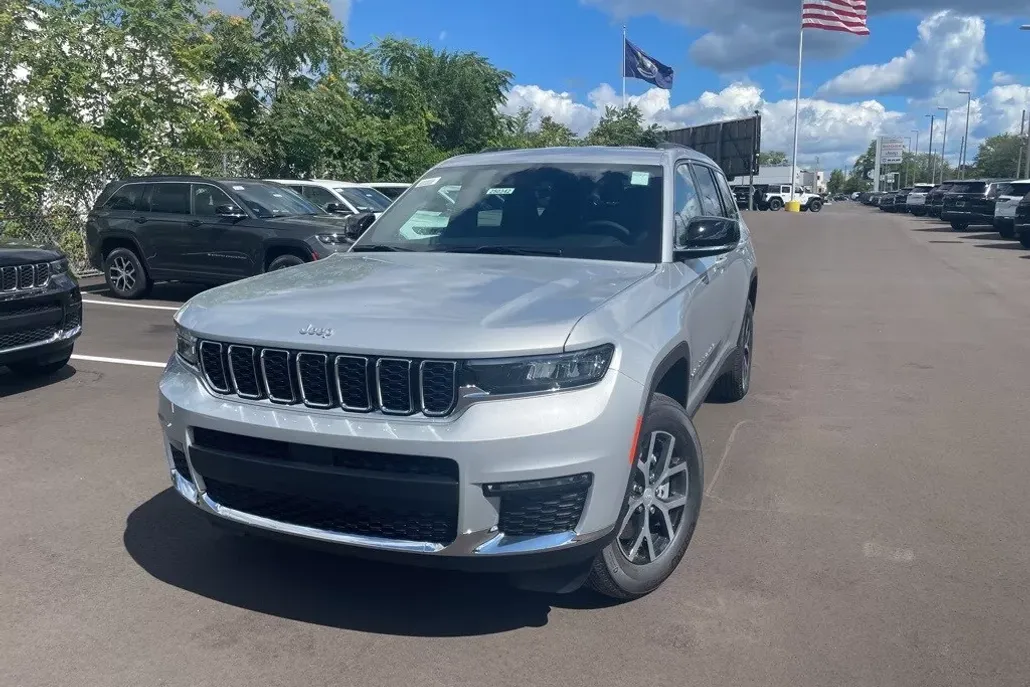 2025 Jeep Grand Cherokee Limited photo 1