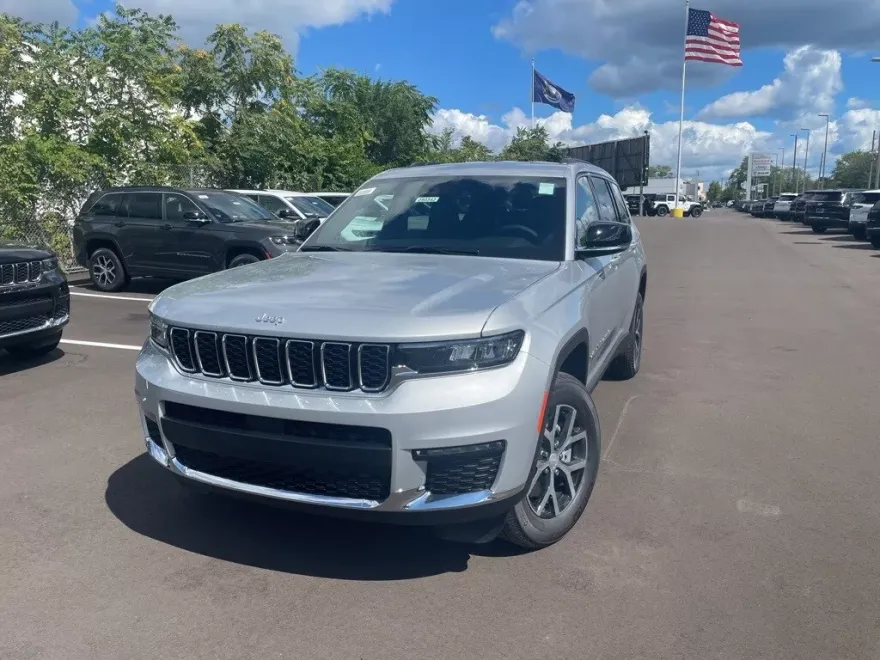 2025 Jeep Grand Cherokee Limited photo 1