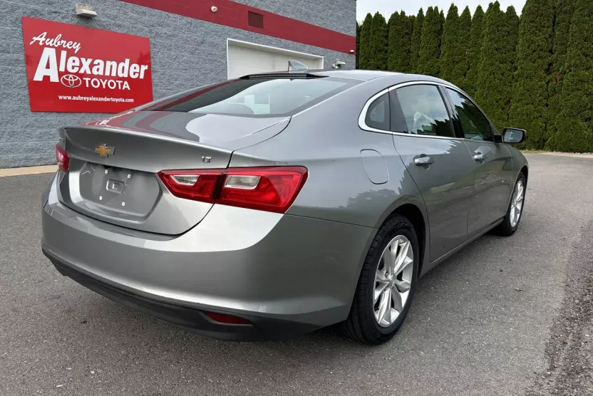 2023 Chevrolet Malibu 1LT photo 1