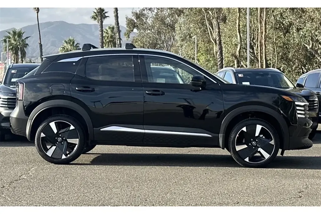 2026 Nissan Kicks SR photo 1