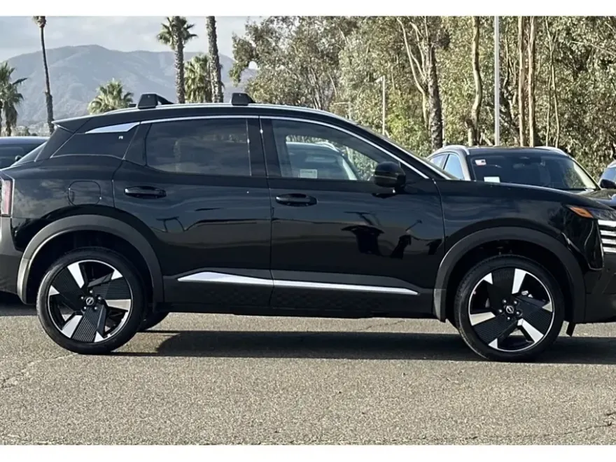 2026 Nissan Kicks SR photo 1