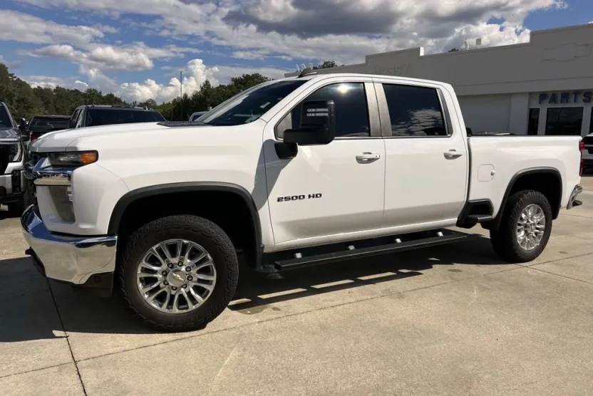 2022 Chevrolet Silverado 2500HD LT photo 1