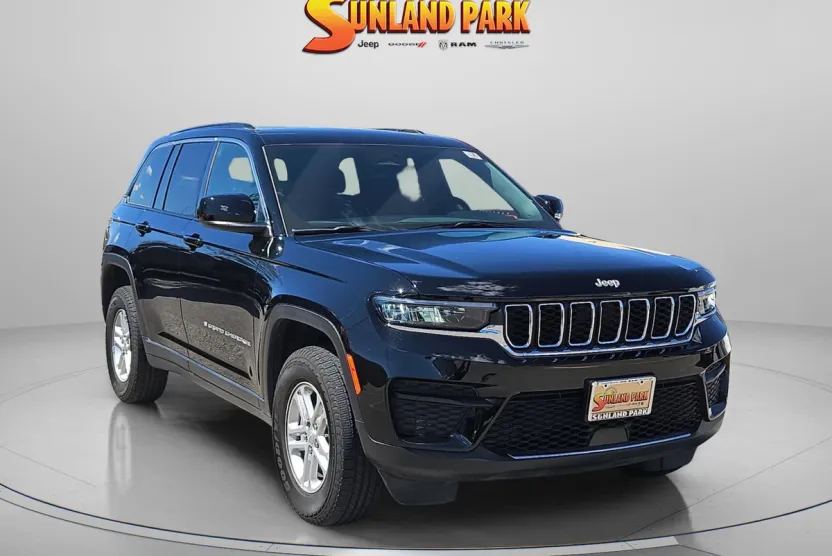 2025 Jeep Grand Cherokee Laredo photo 1