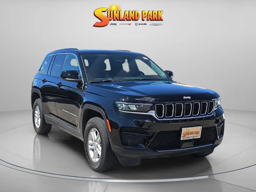 2025 Jeep Grand Cherokee Laredo photo 1