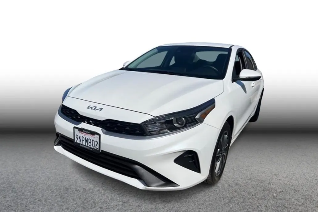 2024 Kia Forte LXS photo 1