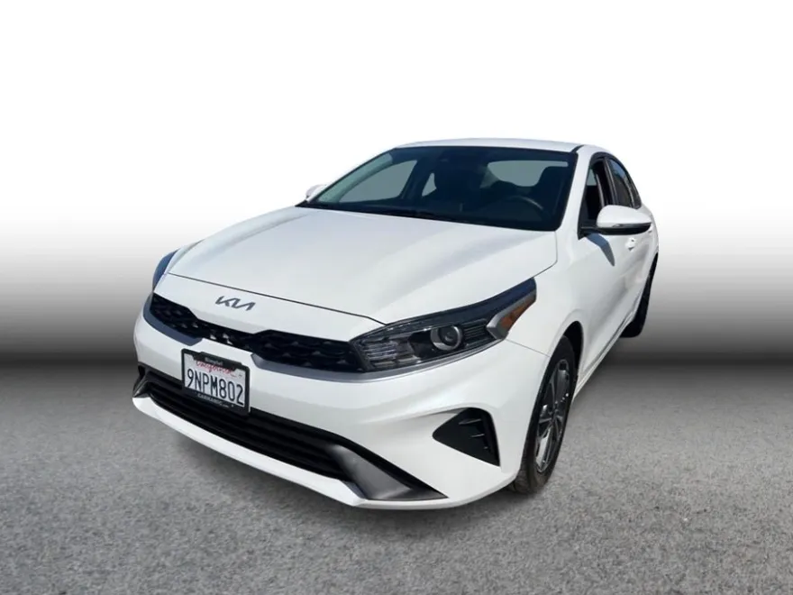 2024 Kia Forte LXS photo 1