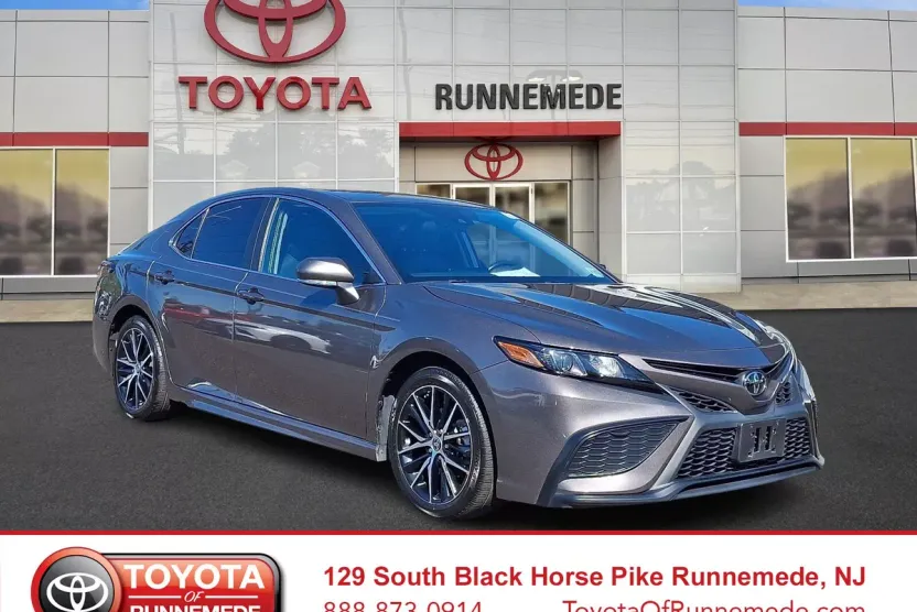 2024 Toyota Camry SE photo 1