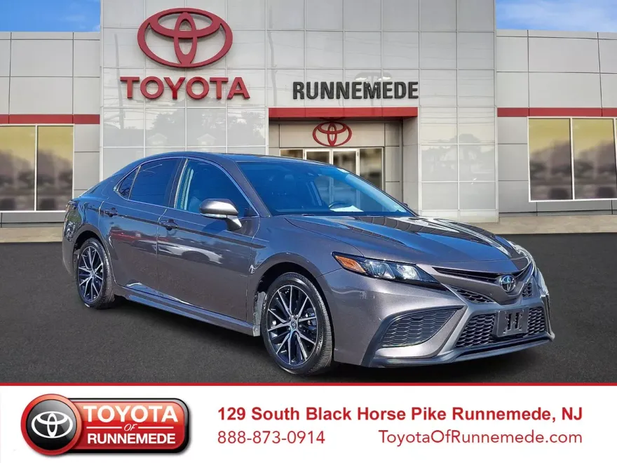 2024 Toyota Camry SE photo 1
