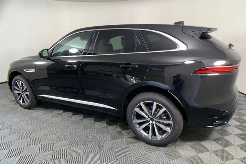 2025 Jaguar F-PACE P250 R-Dynamic S photo 1