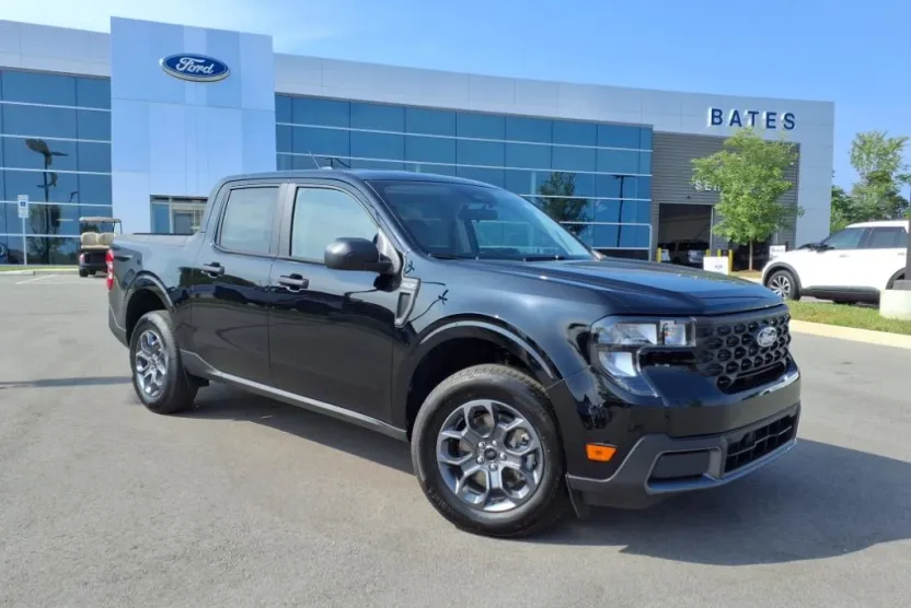 2025 Ford Maverick XLT photo 1