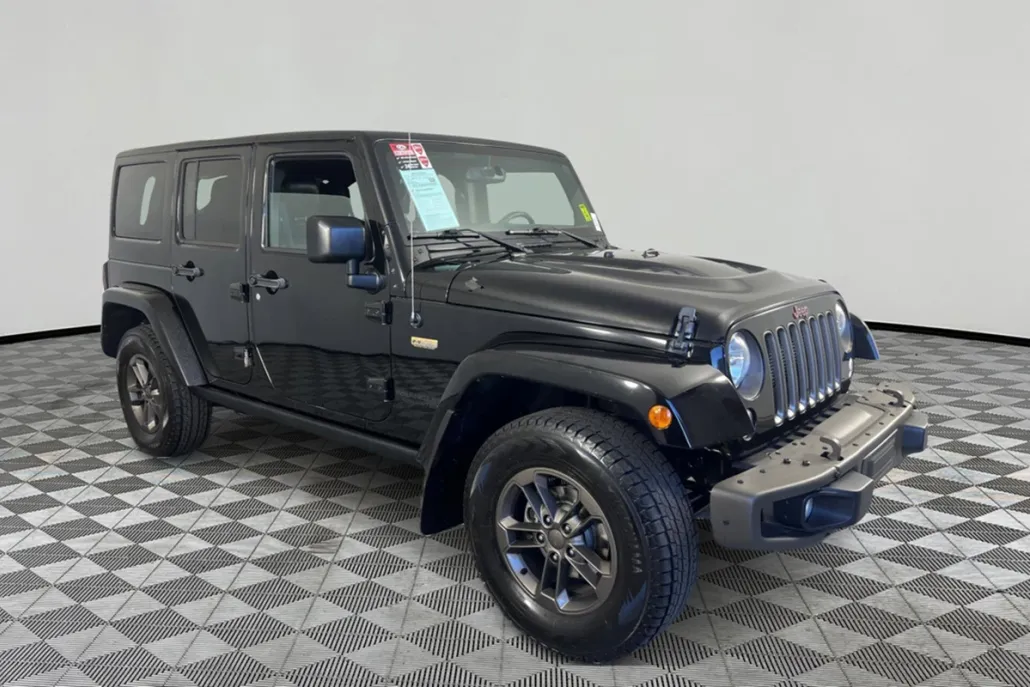 2017 Jeep Wrangler Unlimited Sahara photo 1