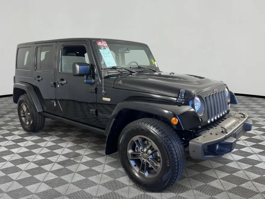 2017 Jeep Wrangler Unlimited Sahara photo 1