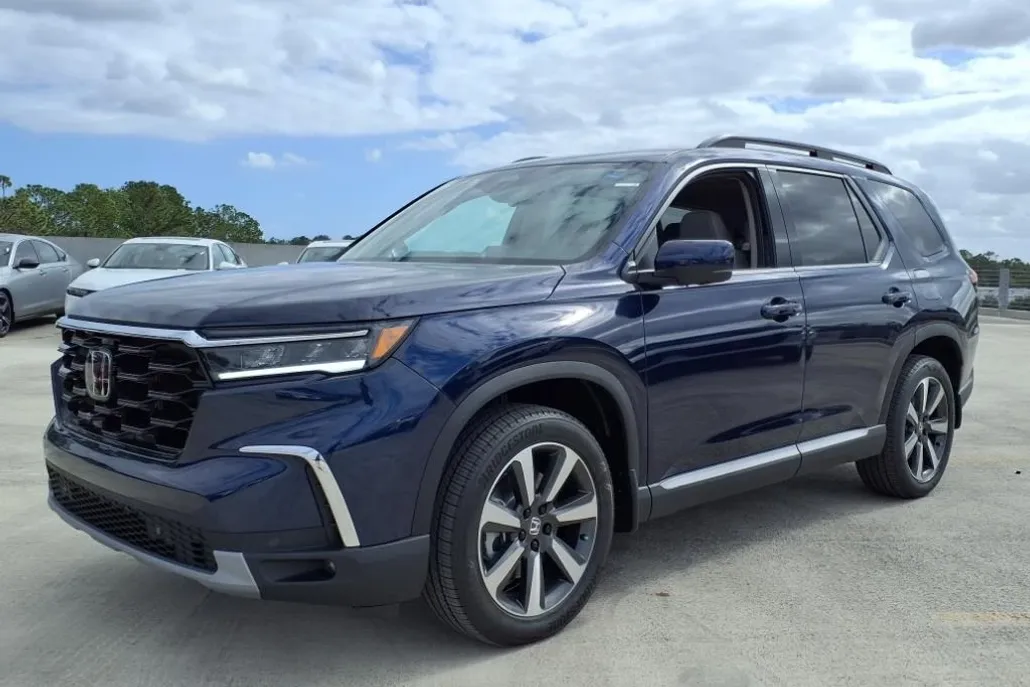 2025 Honda Pilot Touring photo 1