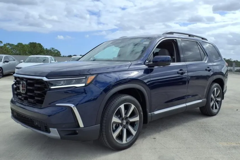 2025 Honda Pilot Touring photo 1