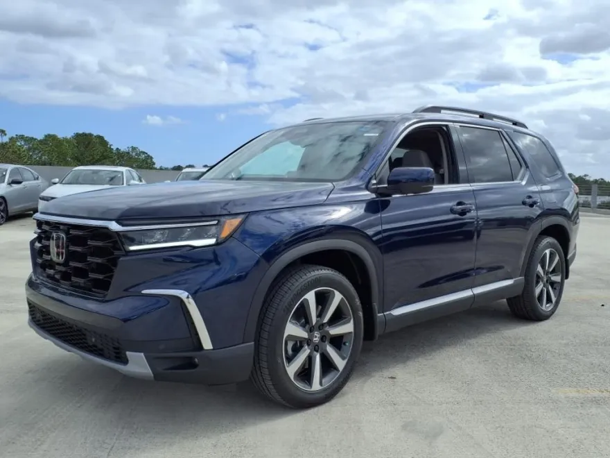 2025 Honda Pilot Touring photo 1