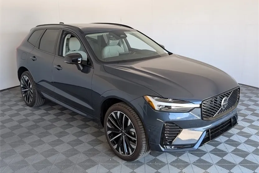 2026 Volvo XC60 Plus photo 1