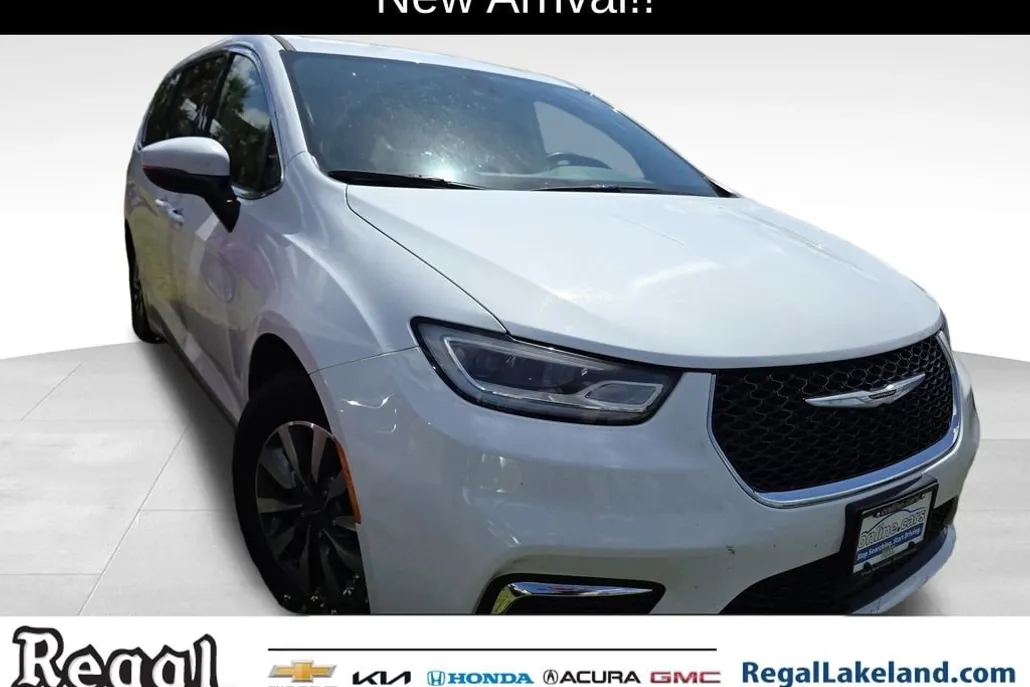 2023 Chrysler Pacifica Hybrid Touring L photo 1