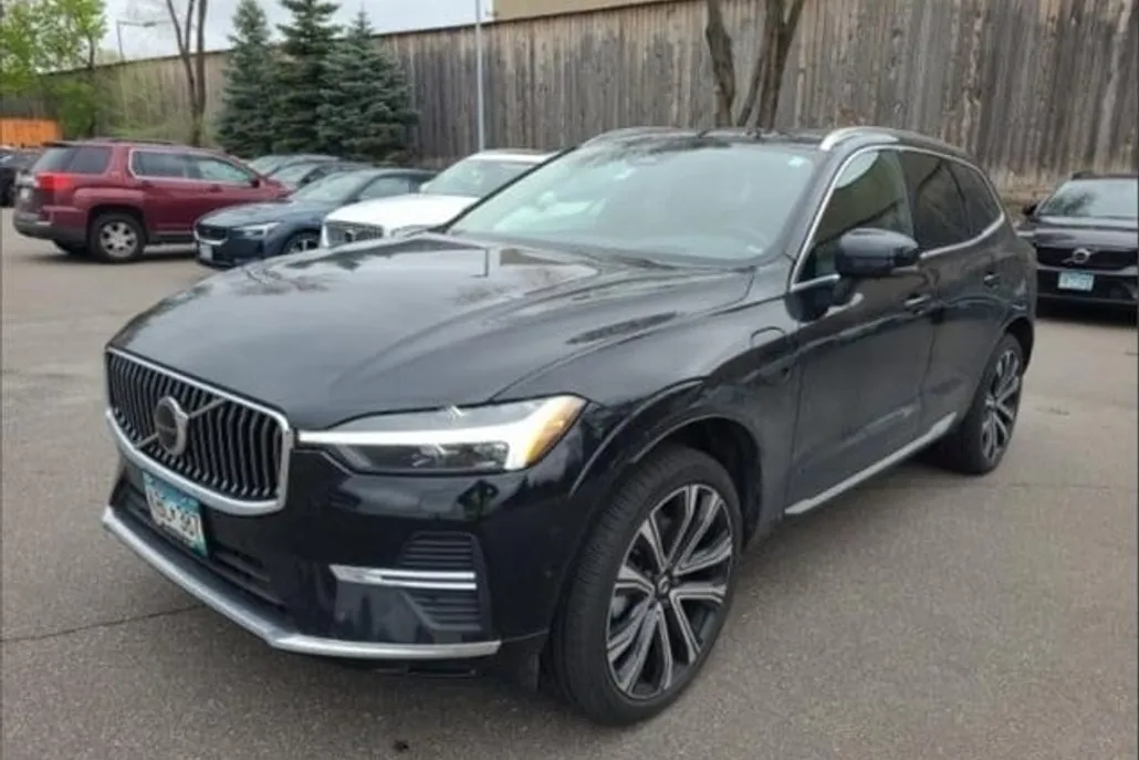 2023 Volvo XC60 Recharge Hybrid Ultimate photo 1
