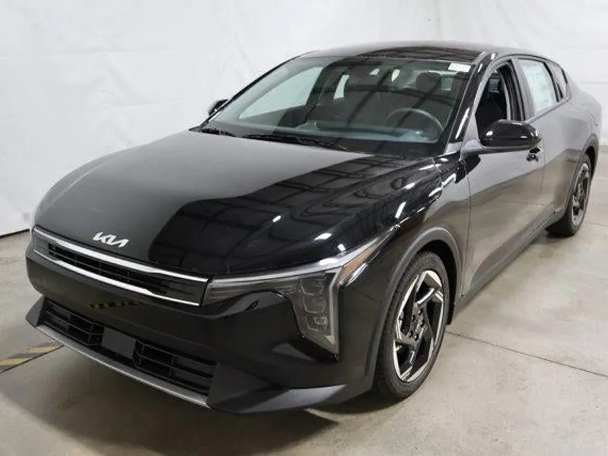 2025 Kia K4 EX photo 1