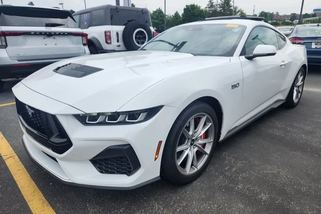 2024 Ford Mustang GT Premium photo 1