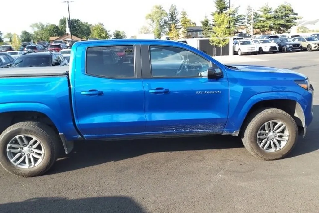 2024 Chevrolet Colorado LT photo 1