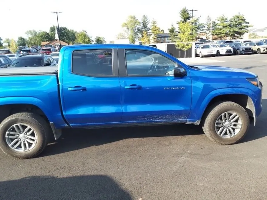 2024 Chevrolet Colorado LT photo 1