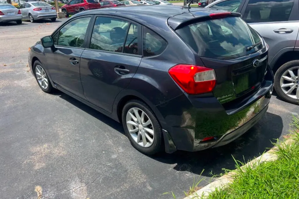 2013 Subaru Impreza 2.0i Premium photo 1