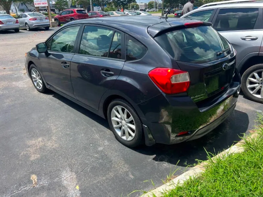 2013 Subaru Impreza 2.0i Premium photo 1