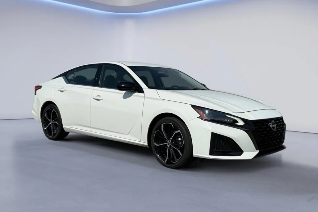 2023 Nissan Altima 2.5 SR photo 1