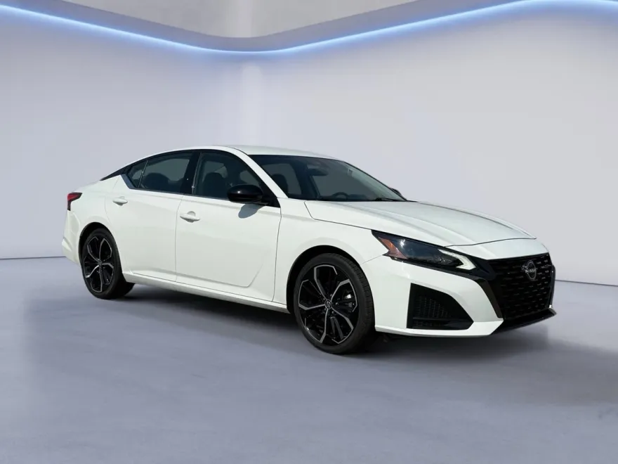 2023 Nissan Altima 2.5 SR photo 1