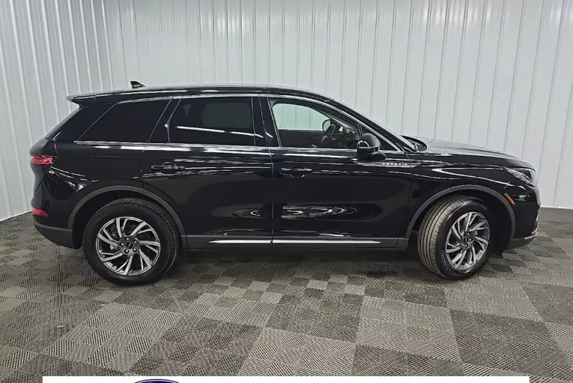 2023 Lincoln Corsair Standard photo 1