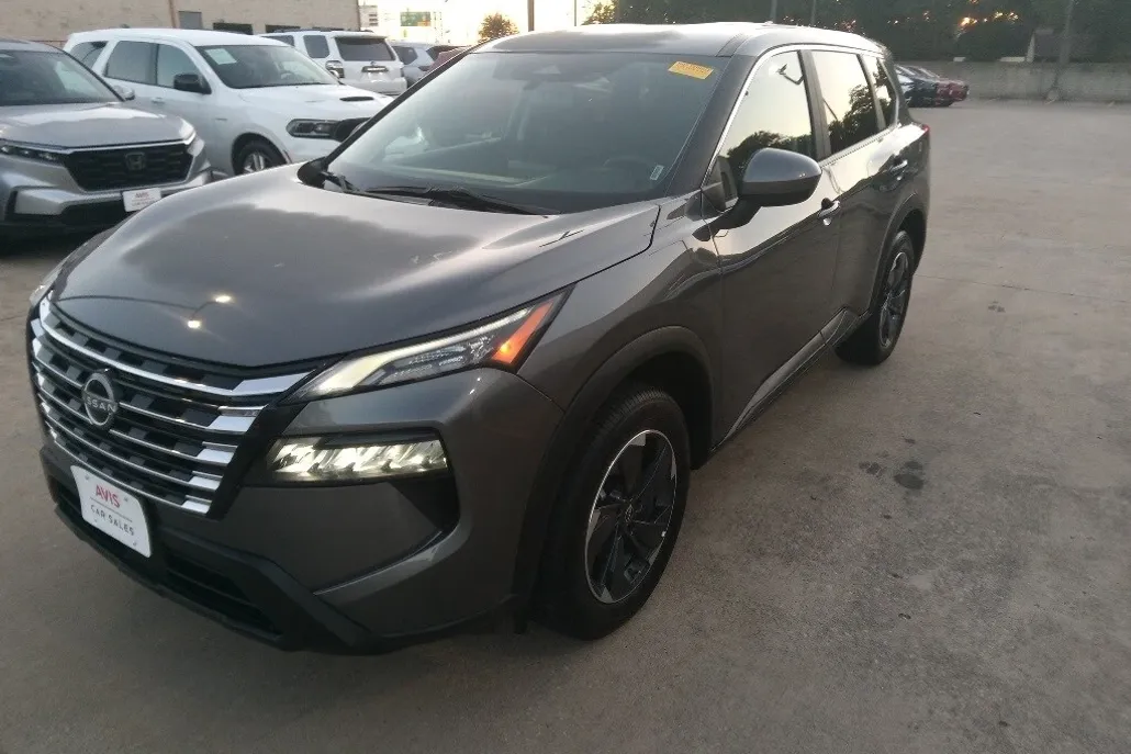 2024 Nissan Rogue SV photo 1