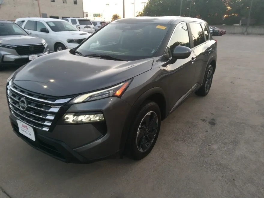 2024 Nissan Rogue SV photo 1