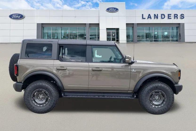 2025 Ford Bronco Outer Banks photo 1