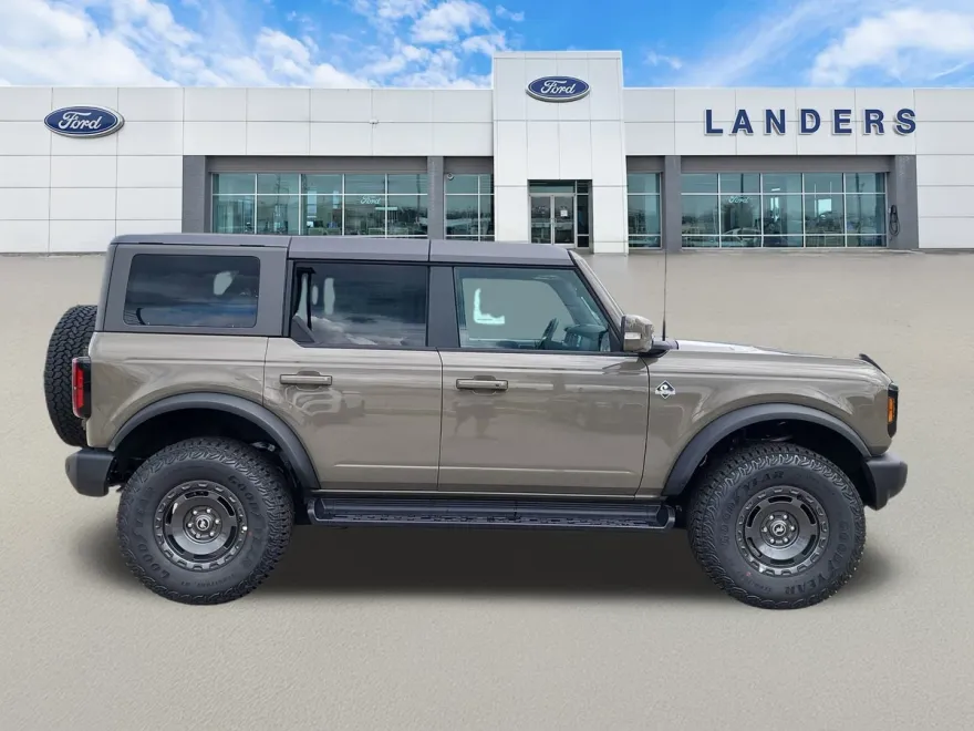 2025 Ford Bronco Outer Banks photo 1