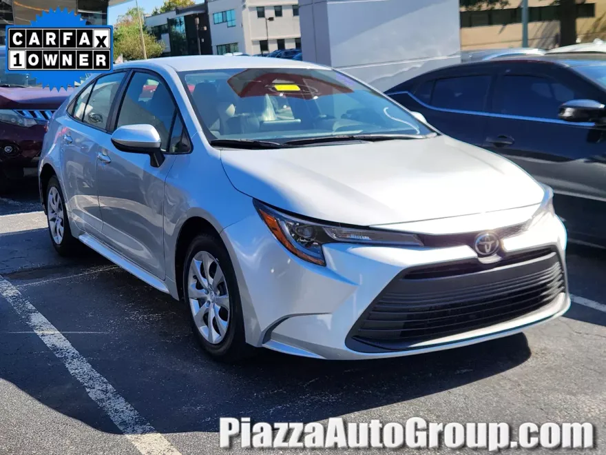 2023 Toyota Corolla LE photo 1