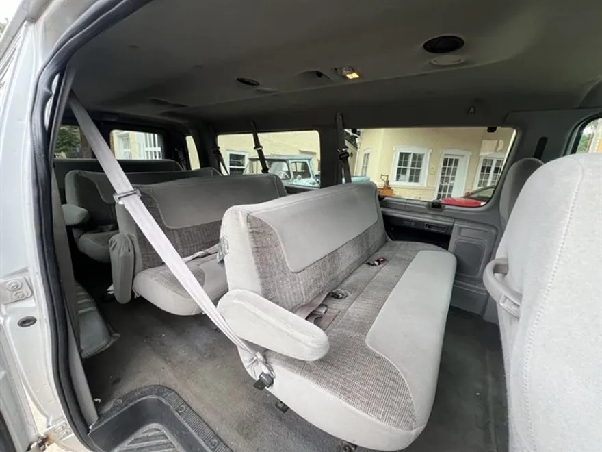 1999 Ford E-350 photo 3
