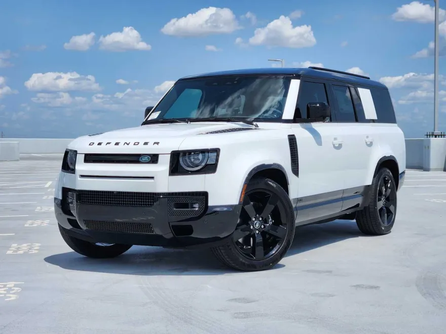 2025 Land Rover Defender 130 V8 photo 1