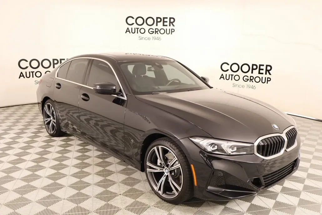 2024 Bmw 330i photo 1