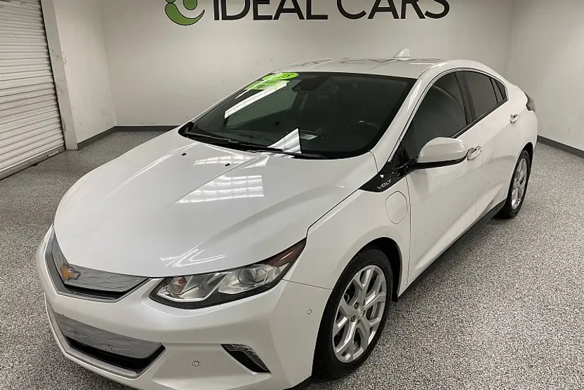 2018 Chevrolet Volt Premier photo 1