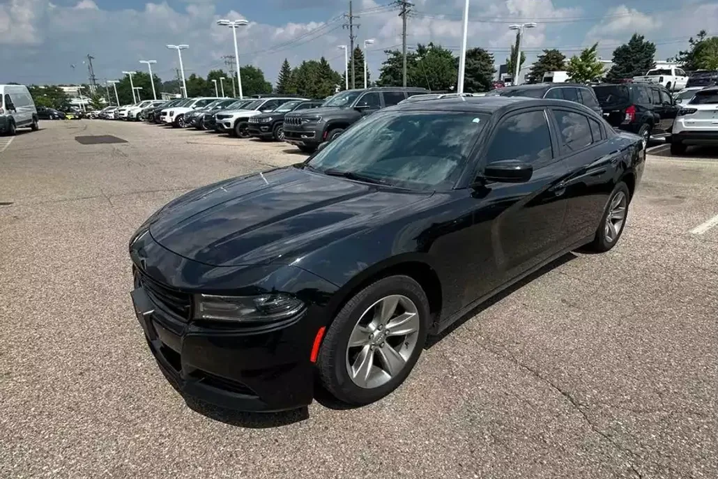 2015 Dodge Charger SXT photo 1